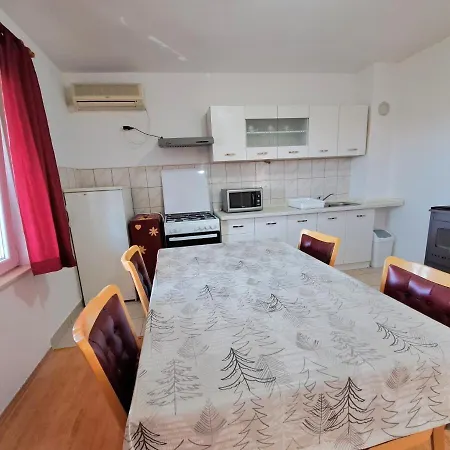 アパート Three Bedroom Niko ザダル