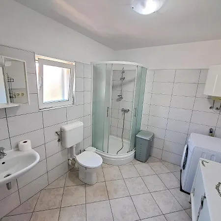 アパート Three Bedroom Niko *