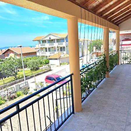 Апартаменти Three Bedroom Niko Задар